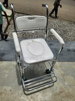 Photo - Commode Wheelchair肺炎commode Wheelchair朱雀commode Wheelchair