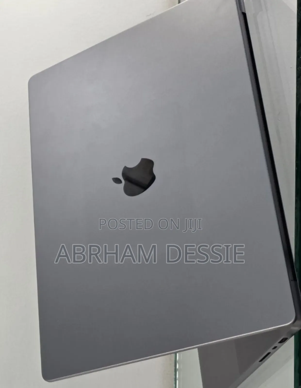 New Laptop Apple MacBook Pro 2023 M2 16GB Apple M2 SSD 512GB