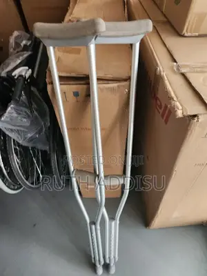 Photo - Axillary Bilateral Crutches堵住axillary Bilateral Crutches