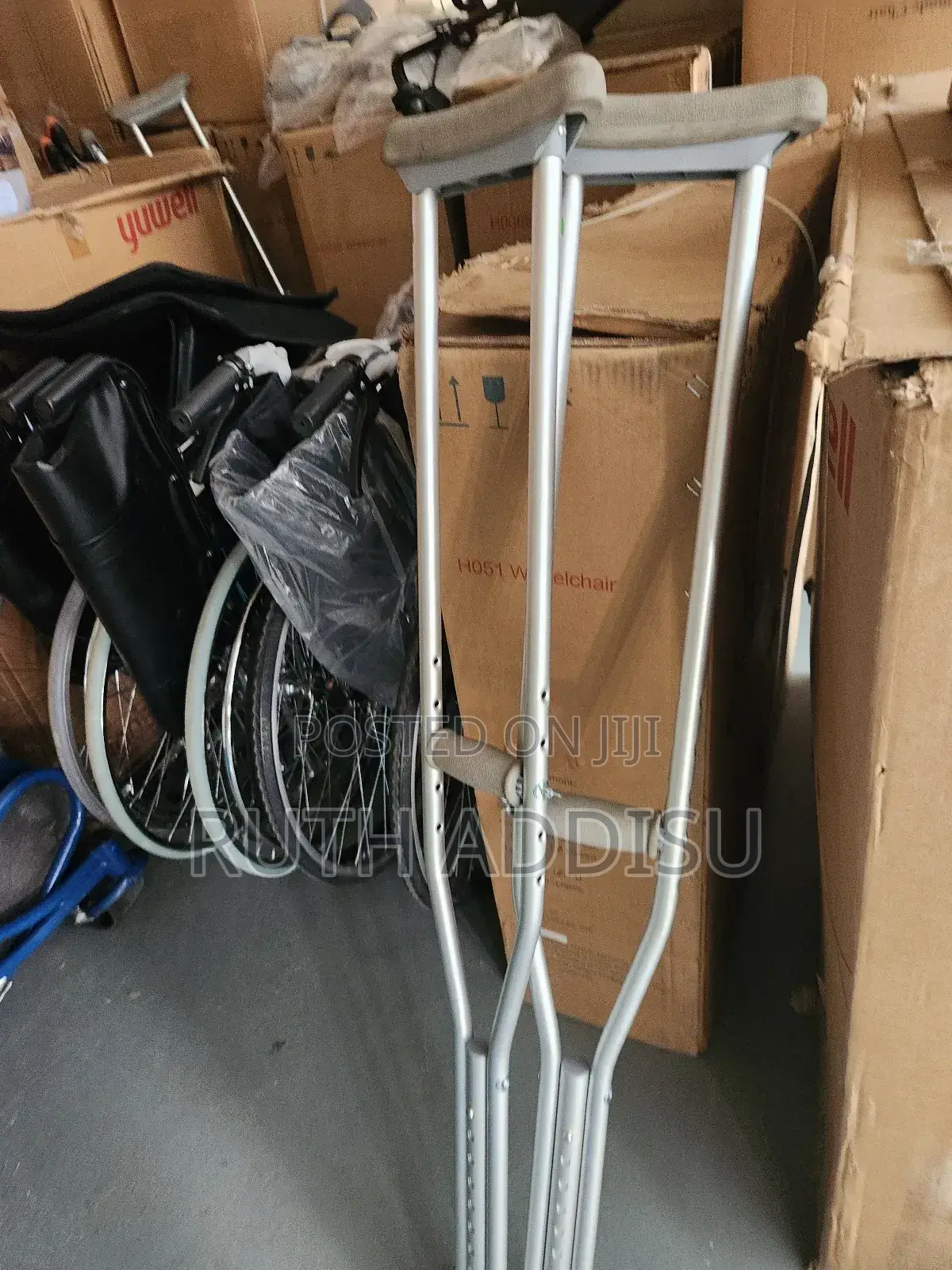Axillary Bilateral Crutches重新axillary Crutches长了crutches New