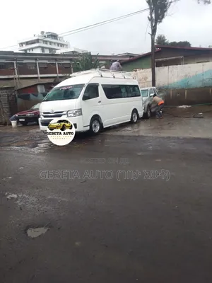Toyota HiAce 2017 White