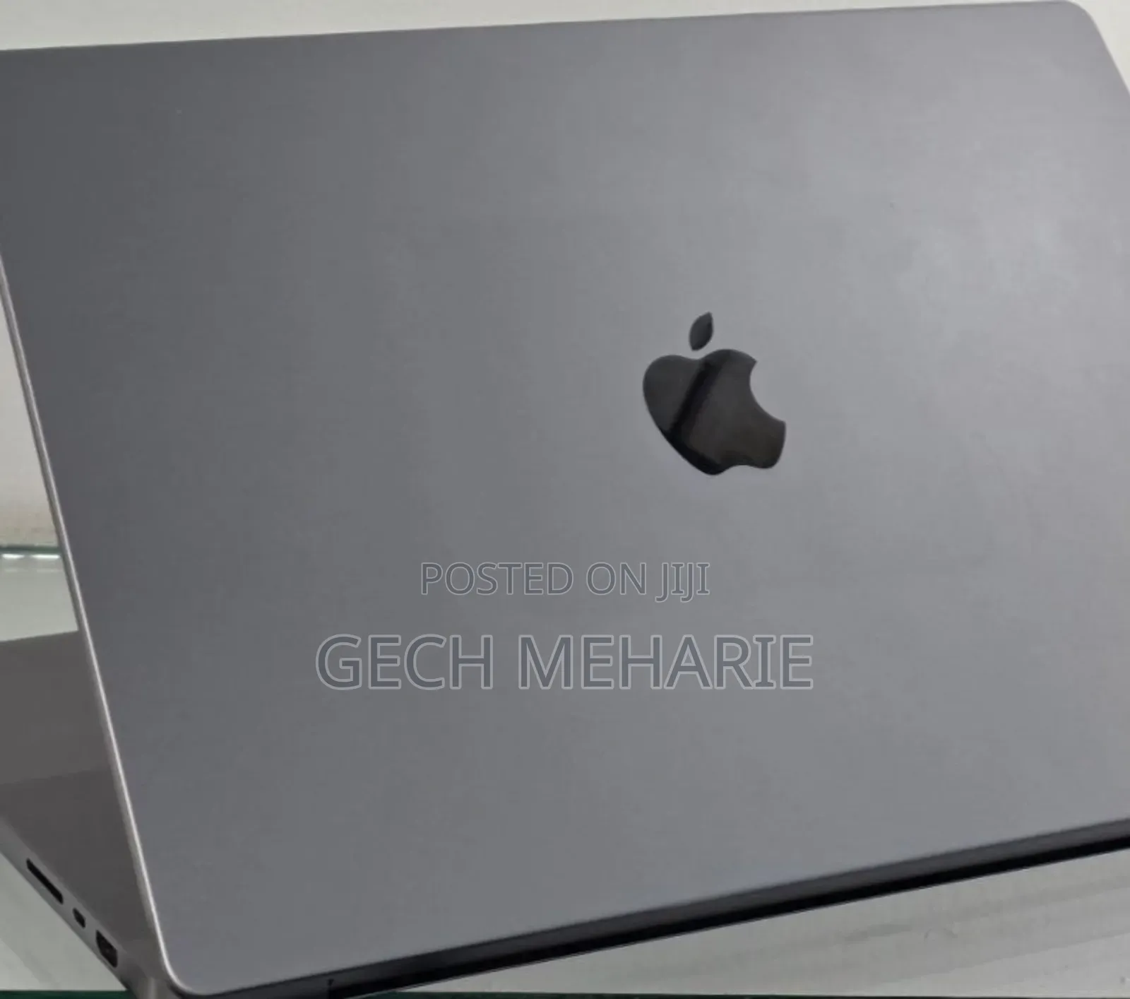 New Laptop Apple MacBook Pro 2022 M2 16GB Apple M2 SSD 512GB