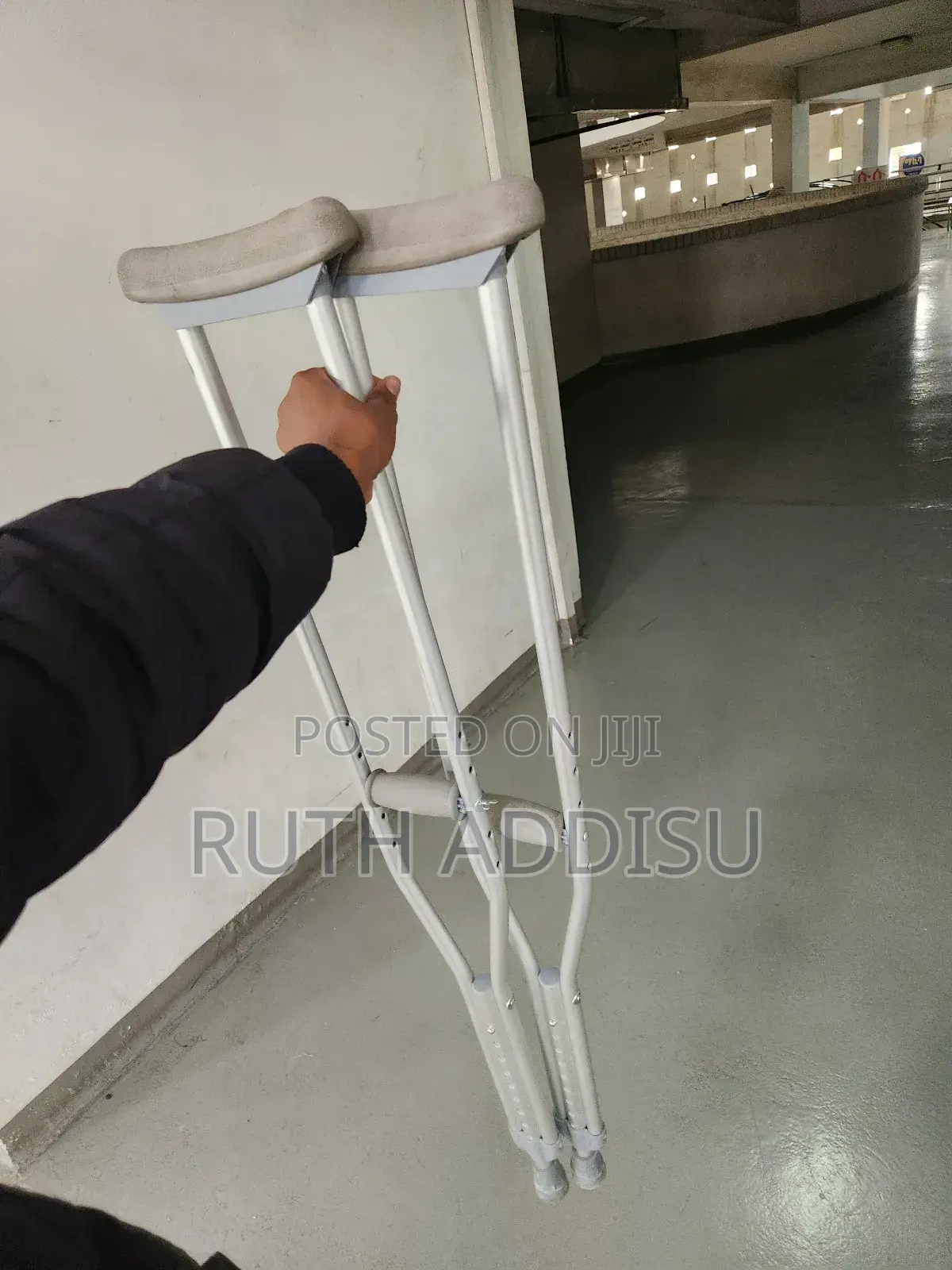 Crutches朱槿axillary Bilateral Crutches䐭受axillary Crutches