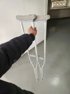 Photo - Crutches起火axillary Bilateral Crutches腔內axillary Crutches