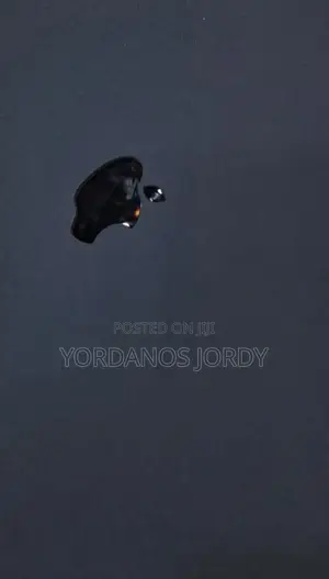 New Laptop Apple MacBook Air 2022 M2 8GB Intel Core i7 SSD 256GB