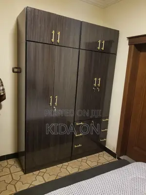 Closet ቁምሳጥን