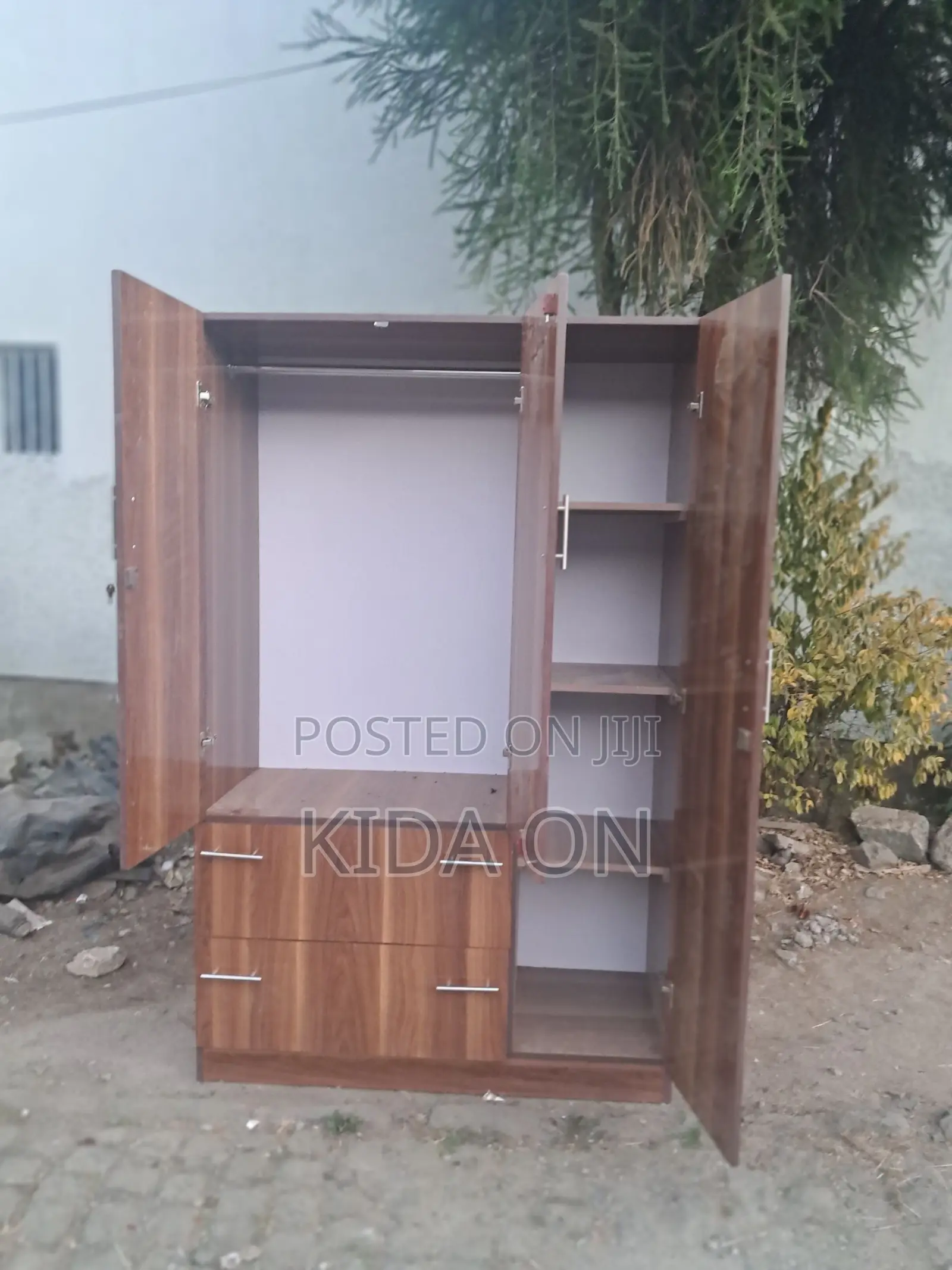 Closet ቁምሳጥን
