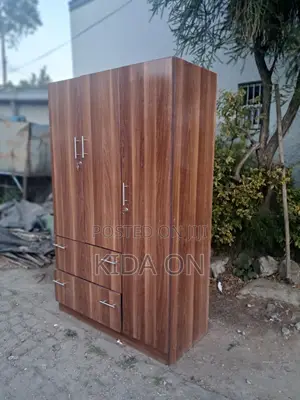 Closet ቁምሳጥን