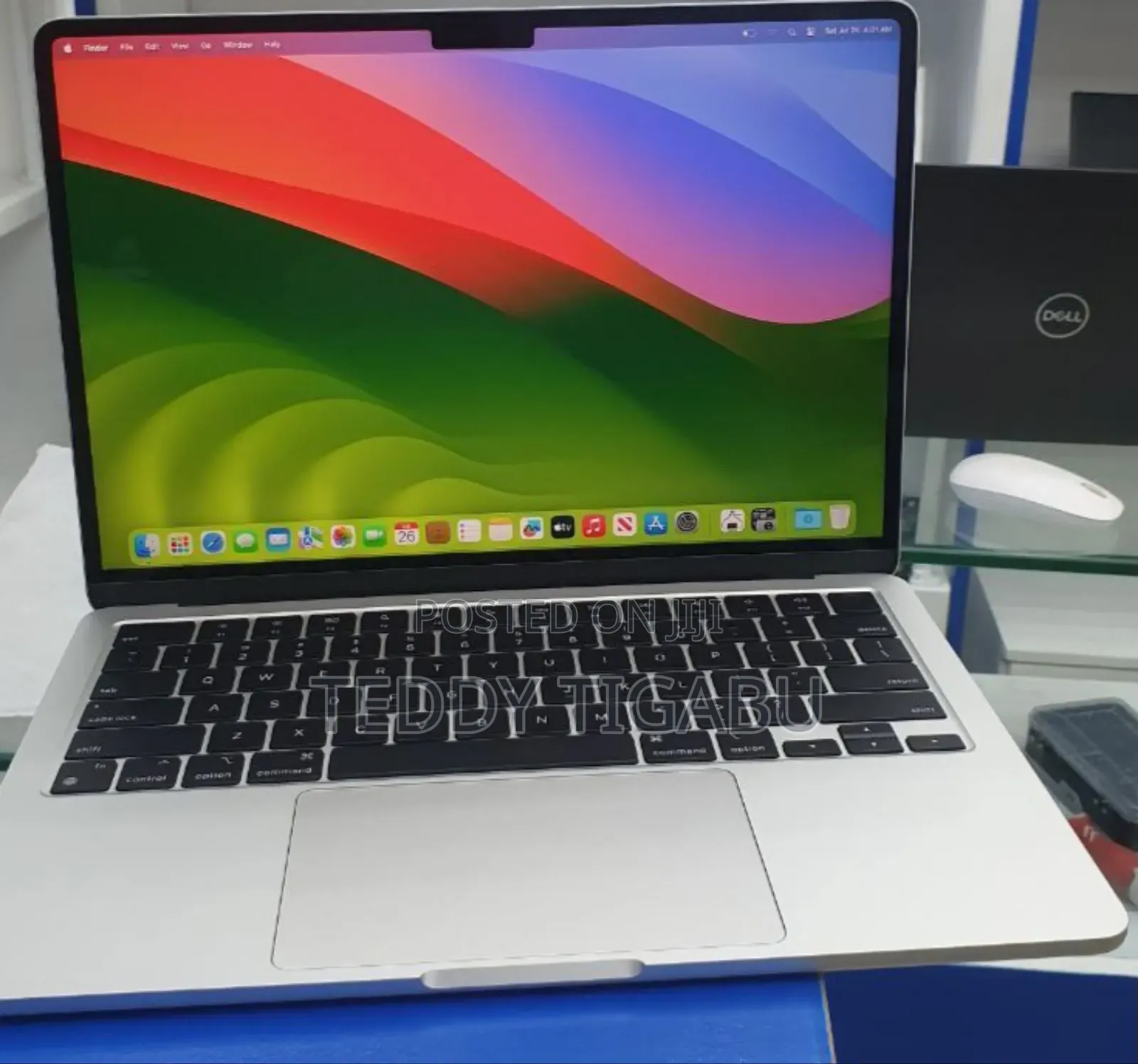 New Laptop Apple MacBook Air 2024 M3 13-Inch 16GB SSD 512GB
