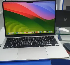 Photo - New Laptop Apple MacBook Air 2024 M3 13-Inch 16GB SSD 512GB