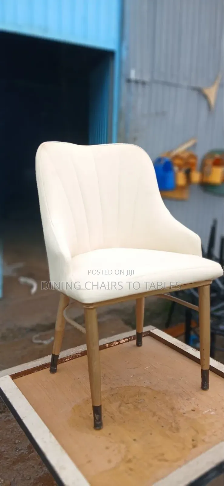 ጥራት ውበት ጥንካሬ የተላበሱ ዘመነኛ ወምበርና ጠረጼዛበቅናሽ ዋጋ በተለያዩ ከለሮች