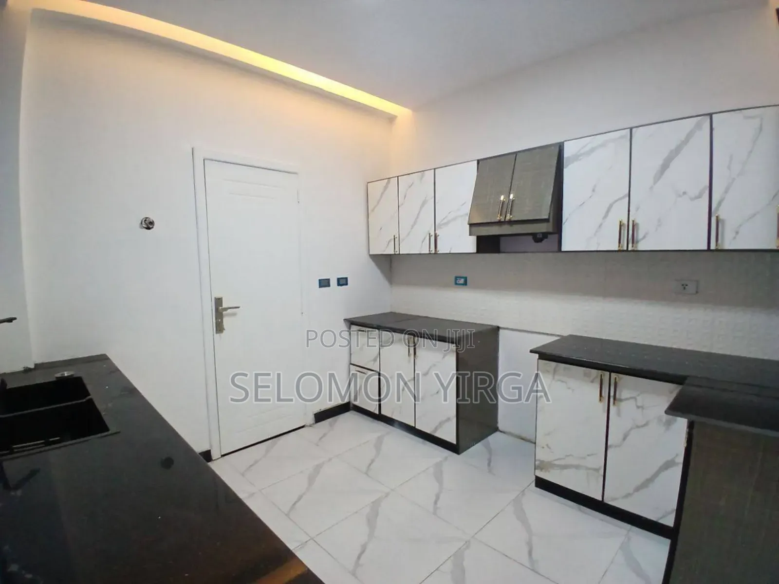 5bdrm Farm House in Adis Ababa, Bole for sale