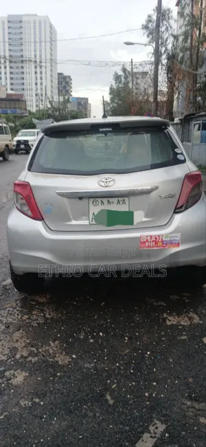 Toyota Yaris 2012 Silver