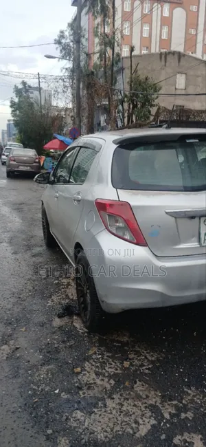 Toyota Yaris 2012 Silver