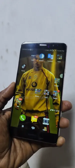 Photo - Huawei Mate 9 Dual SIM 64 GB Gold