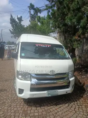 Toyota HiAce 2016 White