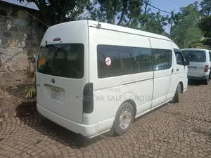 Toyota HiAce 2016 White