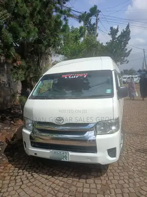 Toyota HiAce 2016 White