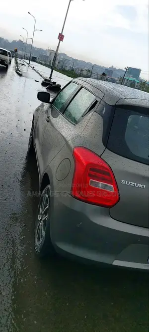 Suzuki Swift 2024 Gray