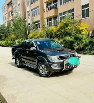Photo - Toyota Hilux 2014 Black