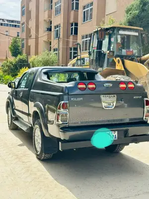 Toyota Hilux 2014 Black