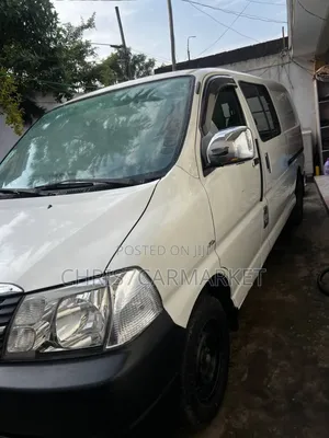Photo - Toyota HiAce 2010 White