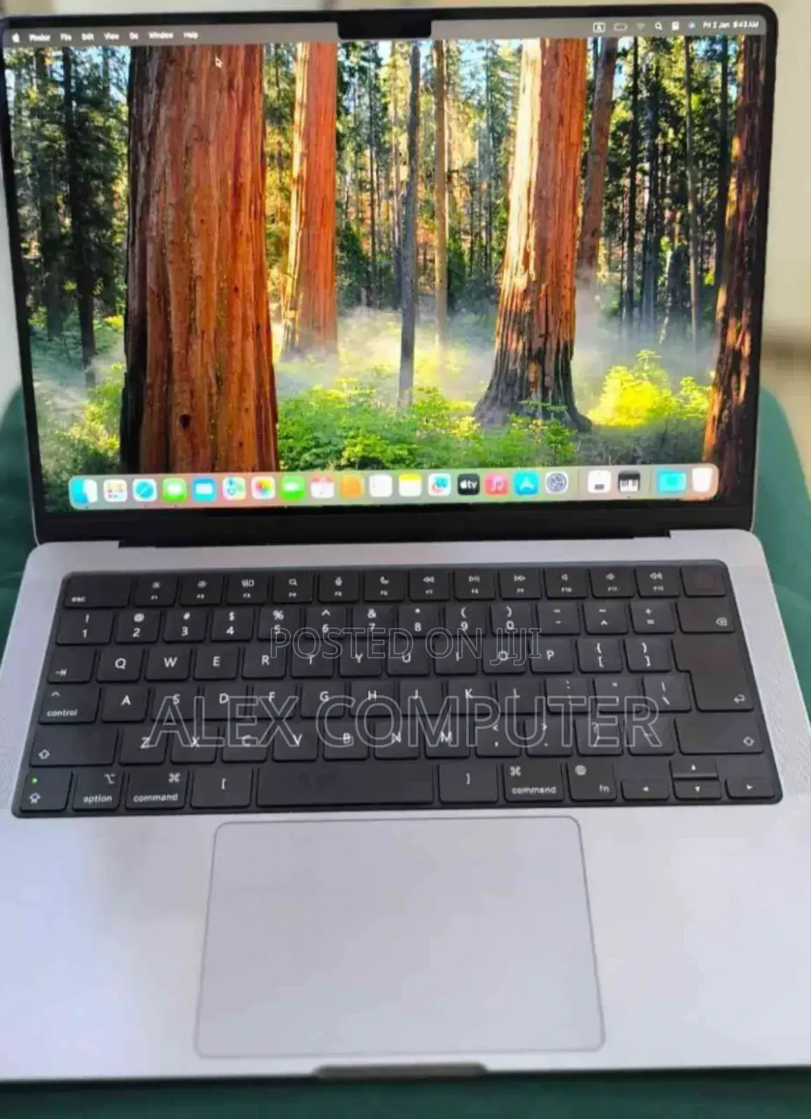 New Laptop Apple MacBook Pro M1 18GB Intel Xeon SSD 512GB