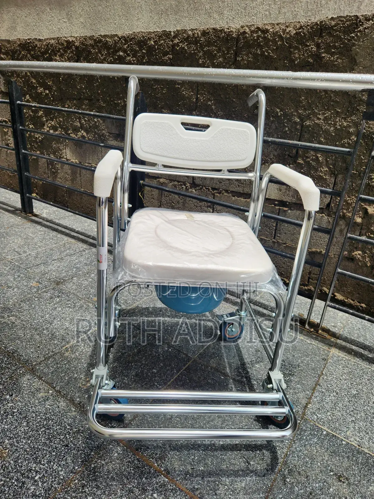Comfortable Seat Commode Wheelchair朱諾wheelchair胺我wheelchair