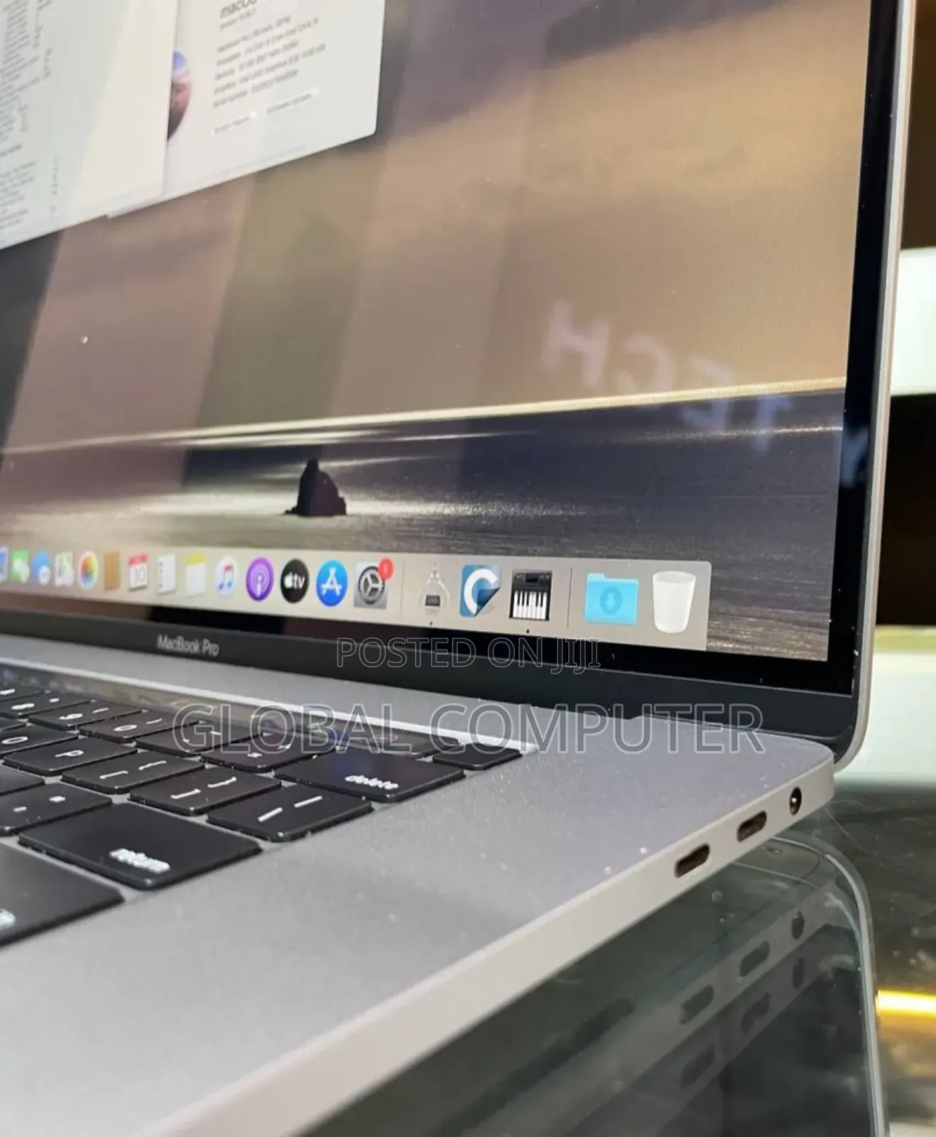 New Laptop Apple MacBook Pro 2019 16GB Intel Core I9 SSD 512GB