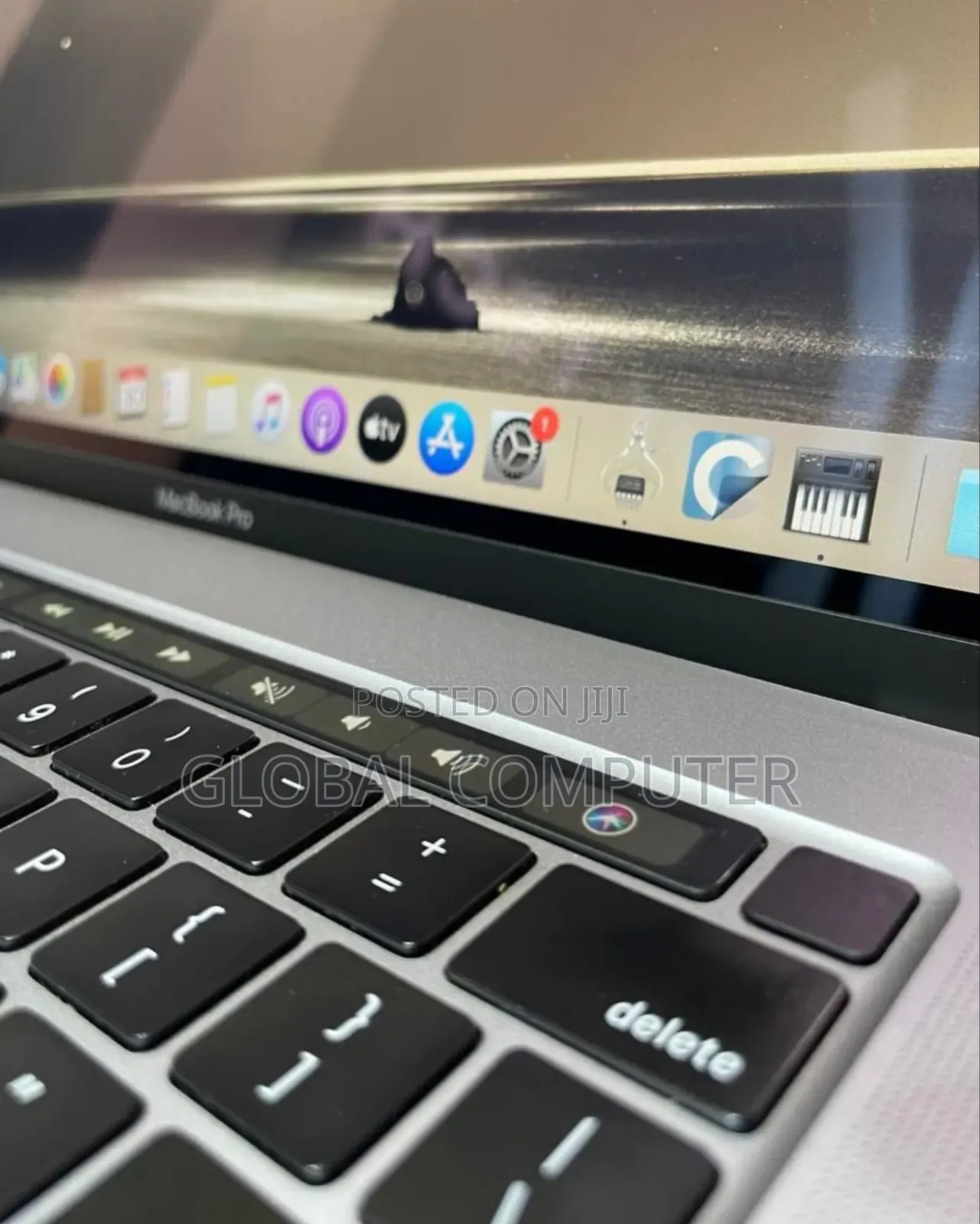New Laptop Apple MacBook Pro 2019 16GB Intel Core I9 SSD 512GB
