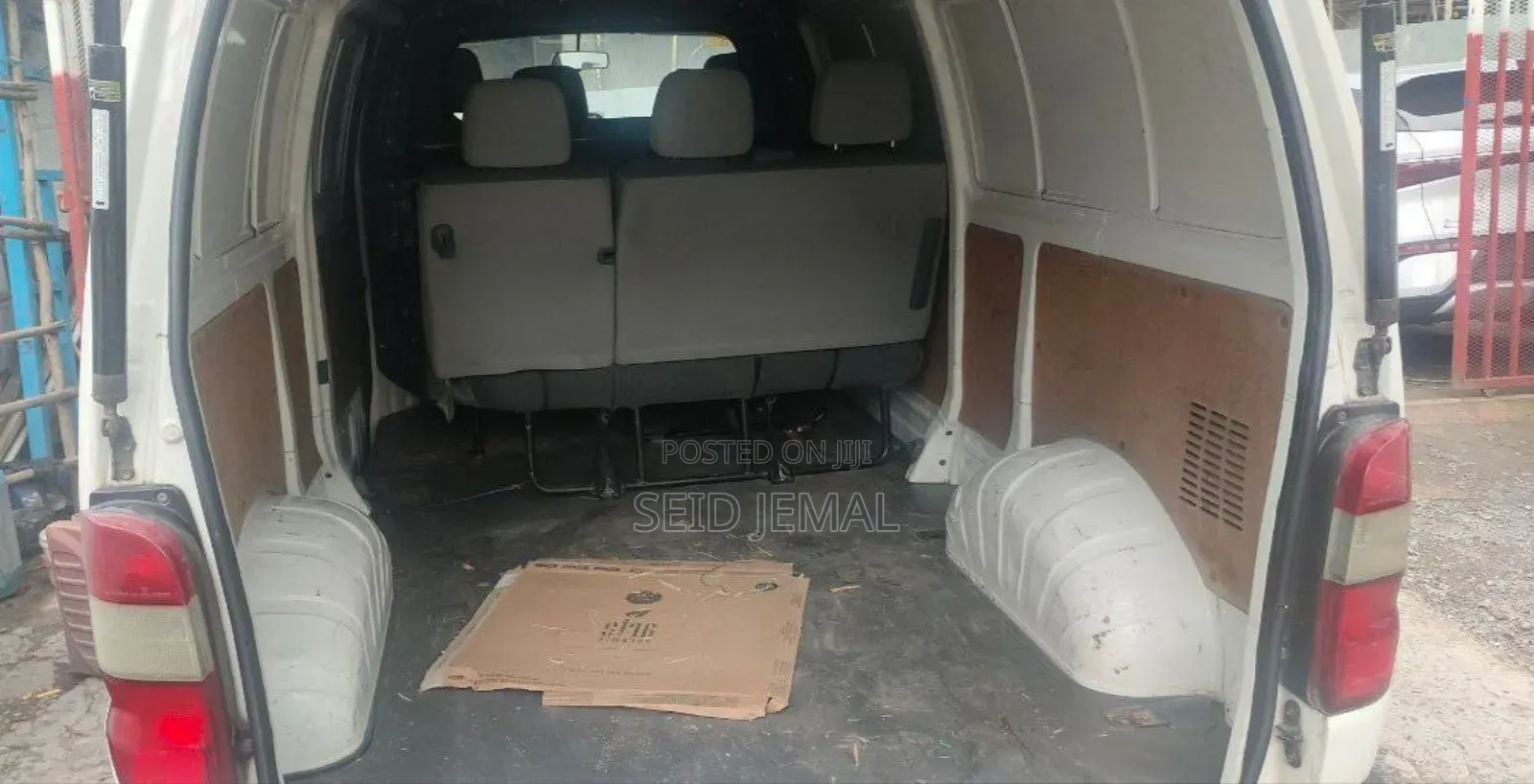 Toyota HiAce 2010 White