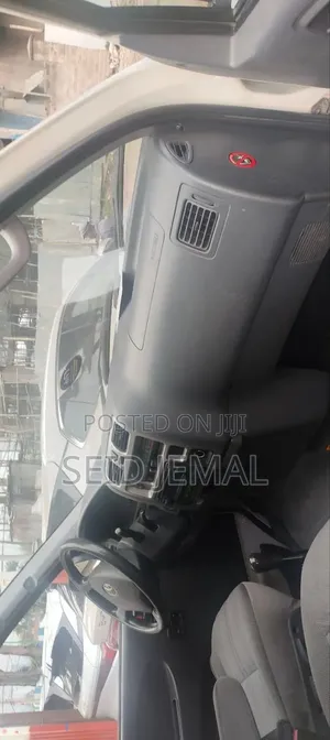 Toyota HiAce 2010 White