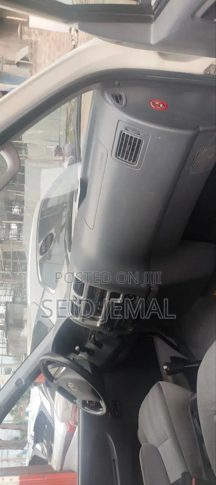 Toyota HiAce 2010 White