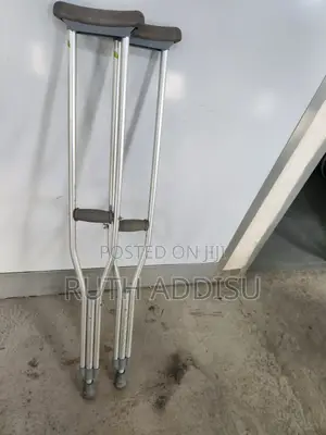 Photo - Axillary Bilateral Crutches脆性axillary Bilateral Crutches New