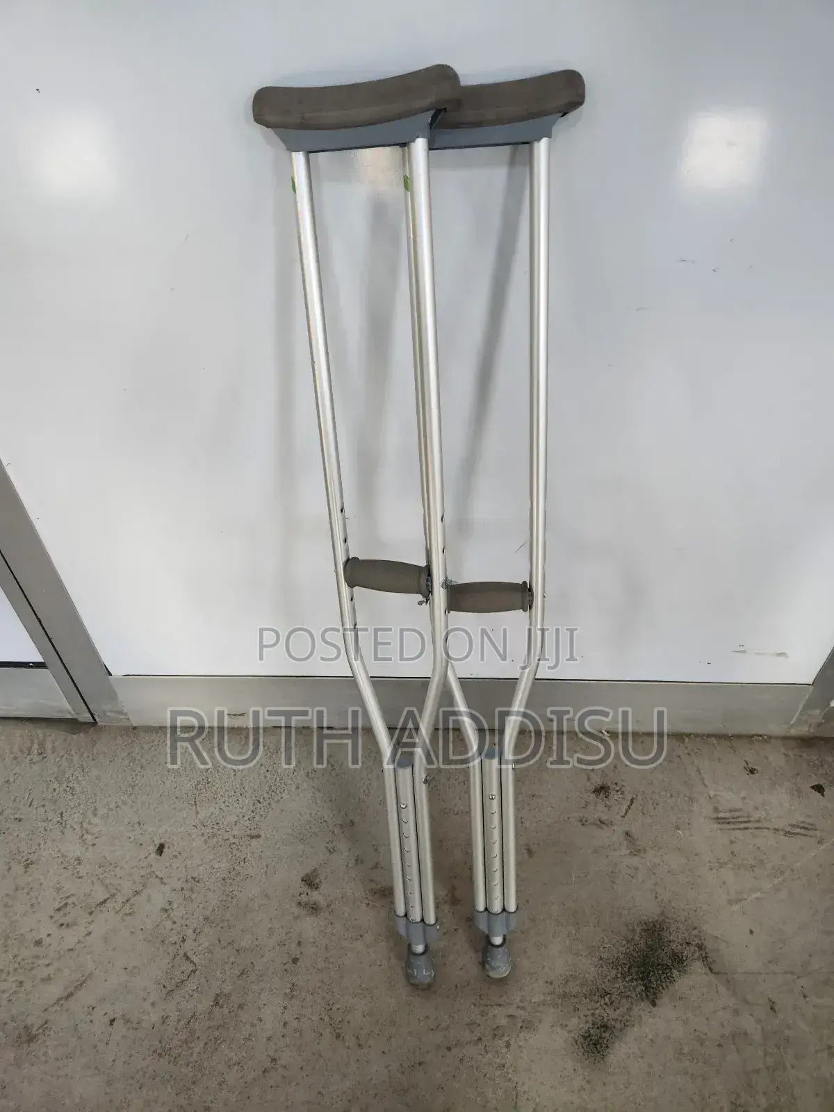 Axillary Bilateral Crutches腕骨axillary Bilateral Crutches New