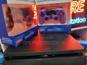 Photo - Ps 4 Slim Playstation 4 Fifa 25 የተጫነበት