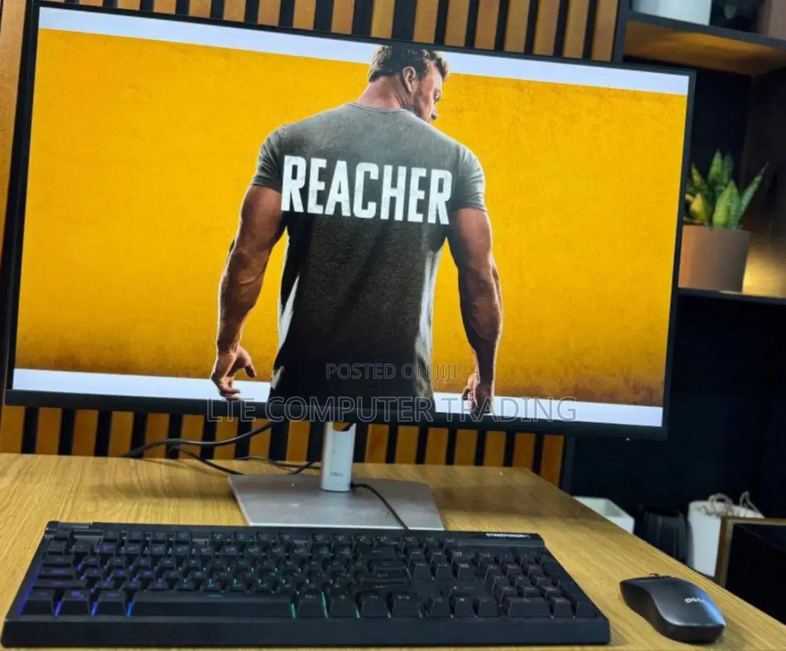 32inch Monitor