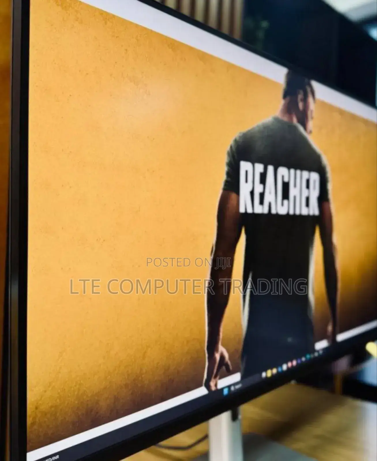 32inch Monitor
