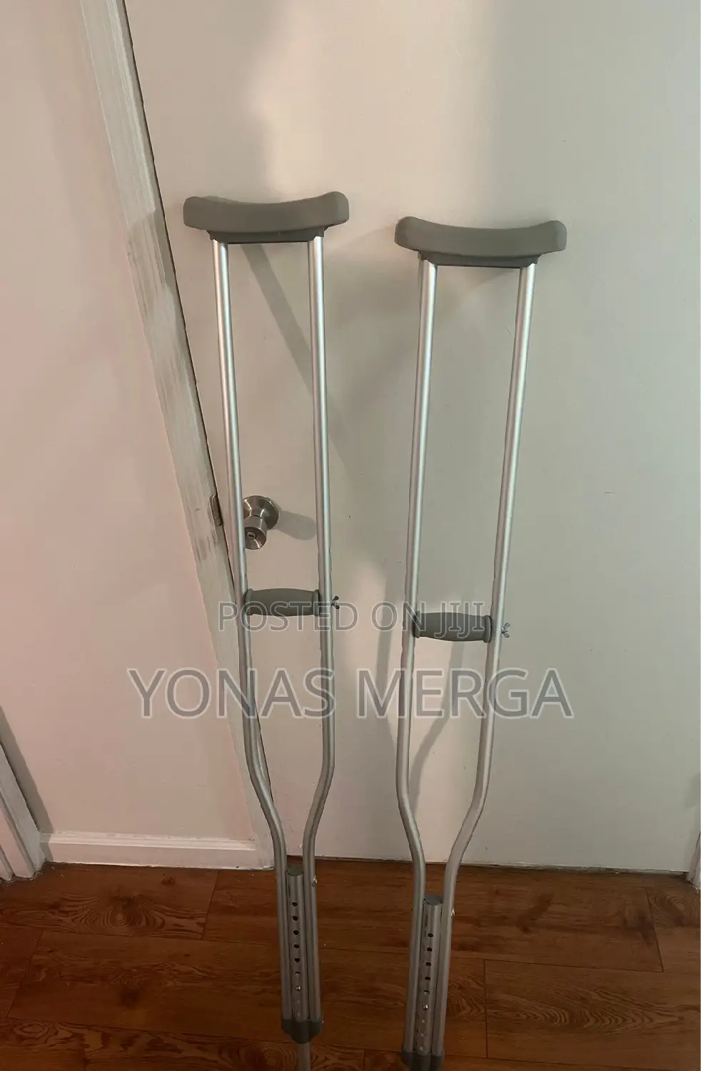 Crutchesπ§∆Underarms.
Each Pack Contains 2* Armpit Crutches