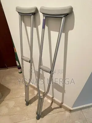Photo - Pair Aluminum Underarm Crutches被٣crutches\\Underarm Pad Grip