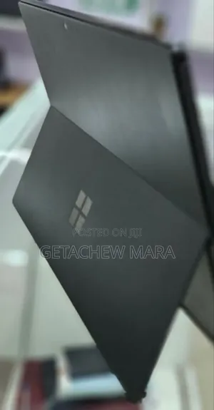 Photo - New Laptop Apple MacBook Pro M1 8GB AMD Ryzen 7 SSD 256GB