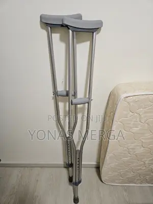 Photo - Crutches٥樹kranch腔0underarm Crutche Combining Robust Strength