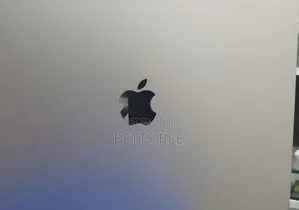 Photo - New Laptop Apple MacBook Air 2024 M3 13-Inch 16GB Apple M3 SSD 512GB