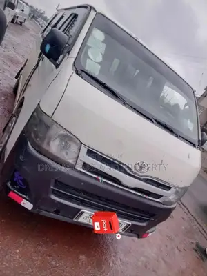 Toyota HiAce 2010 White