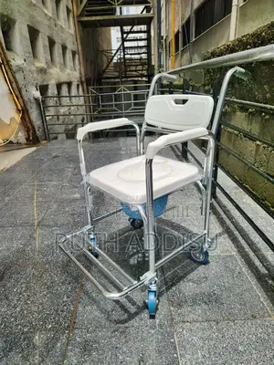 Photo - Wheelchair南方commode Wheelchair它以wheelchair Commode Wheelchai