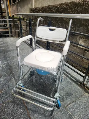 Photo - Wheelchair Commode襖不commode Wheelchair爪牙commode Wheelchair