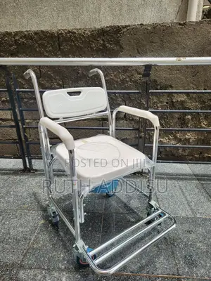 Photo - Commode Wheelchair懲處commode Wheelchair禦紋wheelchair Commode