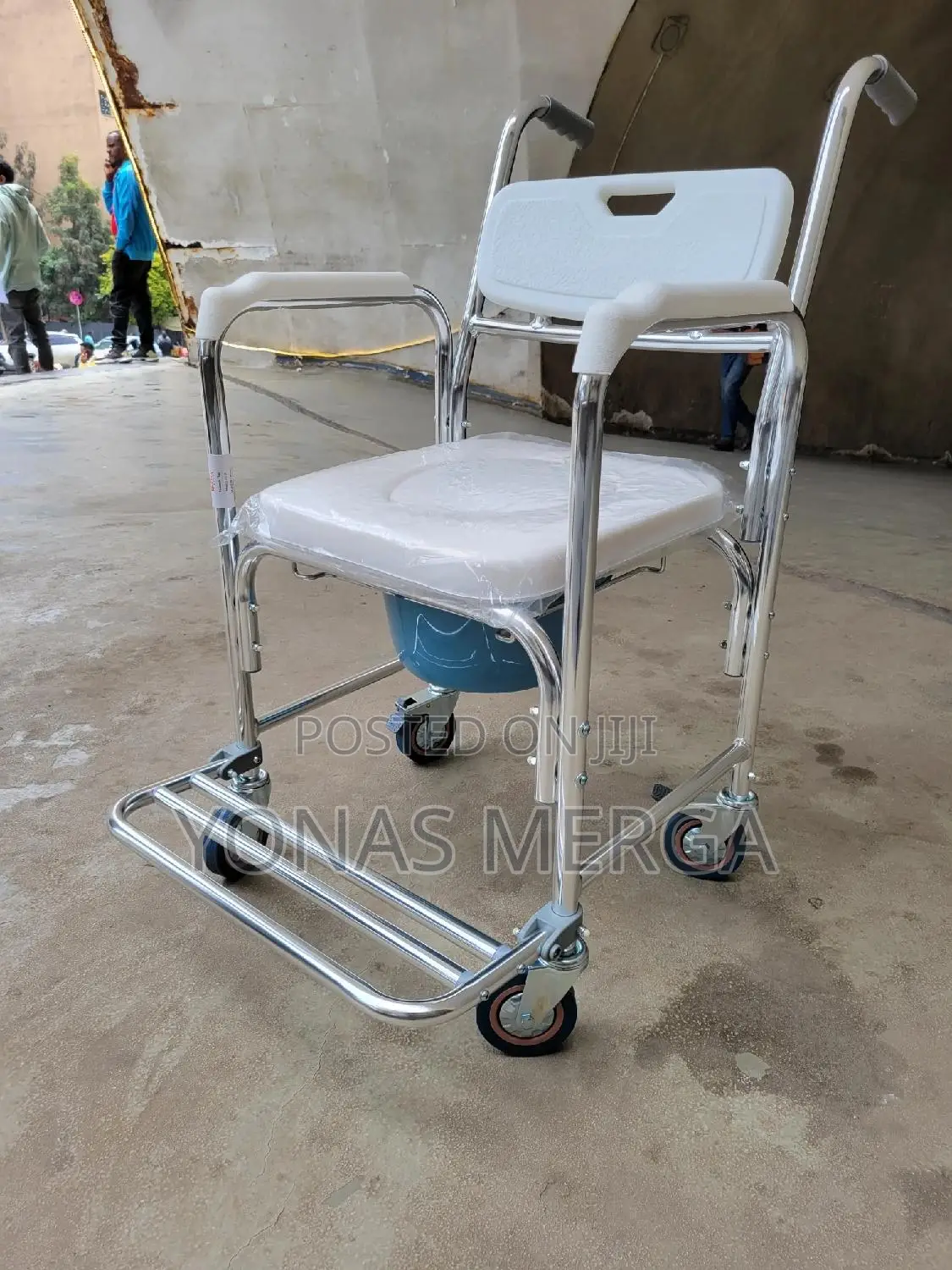 Toilet Chair药个commode _-Moving Patient From Bed to Commode