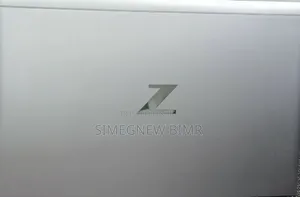 New Laptop HP ZBook Firefly G8 16GB Intel Core I7 SSD 512GB