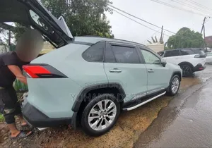 Toyota RAV4 2021 Blue